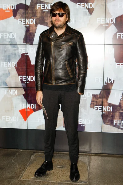 Look 16